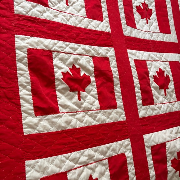 Vintage Red and White Canadian Flag Quilt 🇨🇦 - Picture 7 of 16